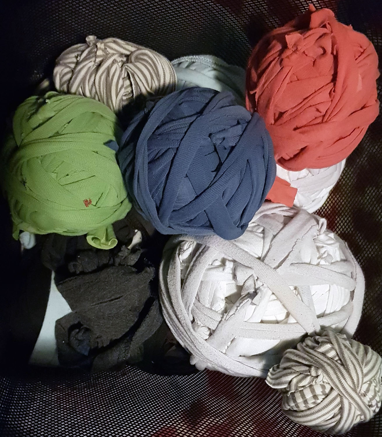 Yarn balls from vintage t-shirts from family and friends